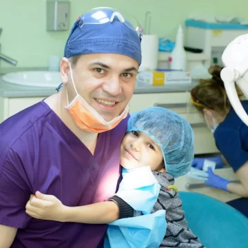 Fluorizarea dintilor. Avantaje și riscuri fluorizarea-dintilor-min