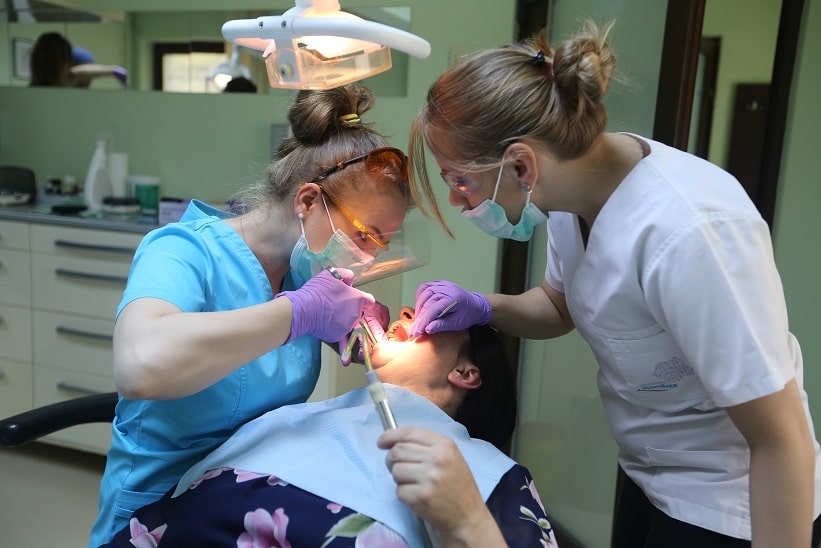 Etapa de acomodare a pacientului cu protezele dentare